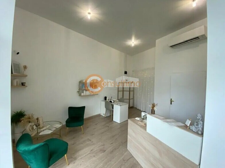 Commerce de détail dans Carbon-Blanc à louer - Photo du bâtiment - Image 2 de 12