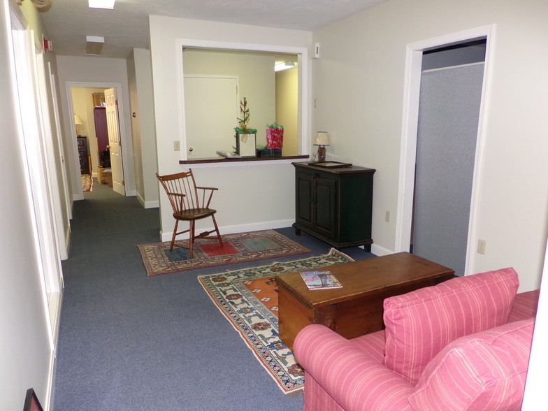 401 Gilford Ave, Gilford, NH for lease - Building Photo - Image 2 of 52