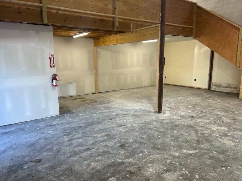 262 Washington St, Warwick, RI à vendre - Photo du bâtiment - Image 3 de 8