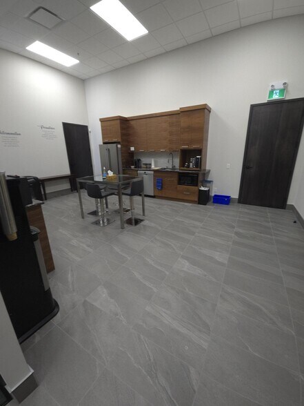 350 Hanlon Creek Blvd, Guelph, ON à louer - Photo intérieure - Image 2 de 8