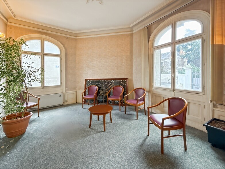 Office in Tours for lease - Interior Photo - Image 1 of 14