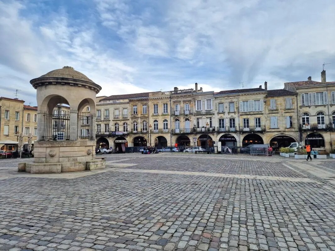 Flex in Libourne for sale Building Photo- Image 1 of 5