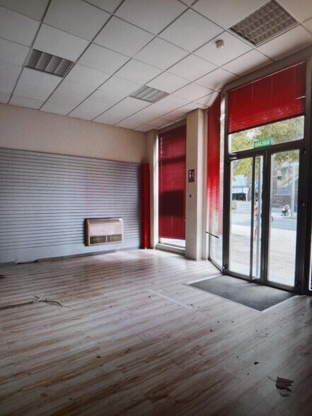 Avenida Virgen de Guadalupe, 42, Cáceres, Cáceres for sale - Building Photo - Image 1 of 16