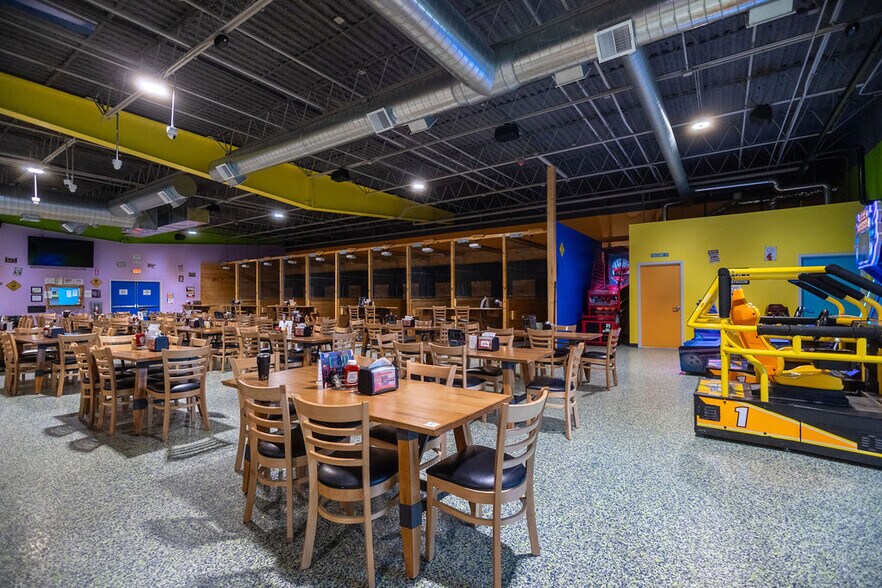 8845 Gratiot Rd, Saginaw, MI à vendre - Photo du bâtiment - Image 3 de 15