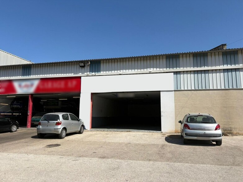 Flex in Gémenos for lease - Building Photo - Image 2 of 9