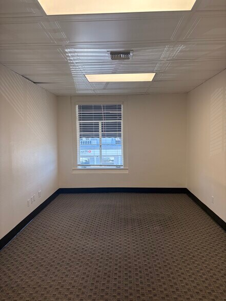 101 E Commonwealth Ave, Fullerton, CA for lease - Building Photo - Image 3 of 15