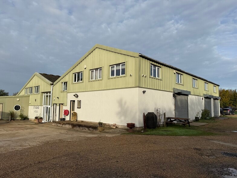 Mill Ln, Pulborough for lease - Building Photo - Image 3 of 12