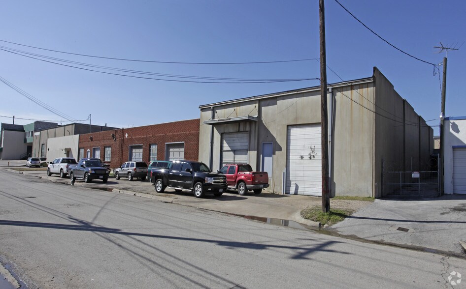 2820 S Bryan Ave, Fort Worth, TX à vendre - Photo du bâtiment - Image 3 de 3