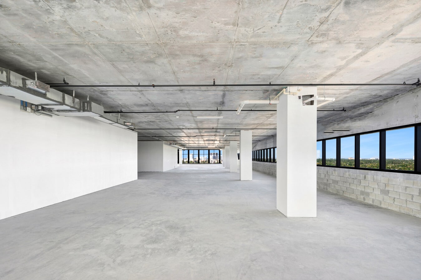 800 N Federal Hwy, Hallandale Beach, FL 33009 - Unité PH1 -  - Photo intérieure - Image 1 of 1