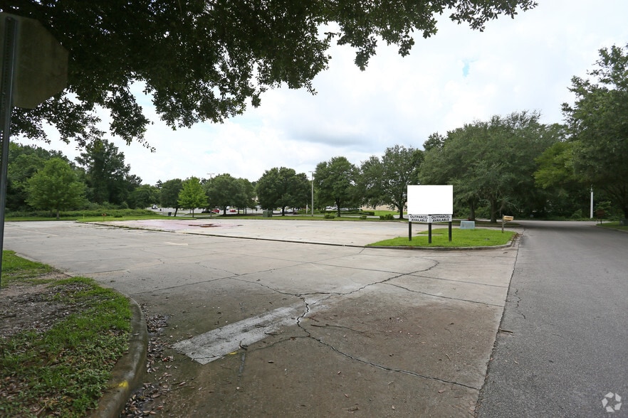 5814 N Monroe St, Tallahassee, FL à louer - Photo du bâtiment - Image 2 de 2