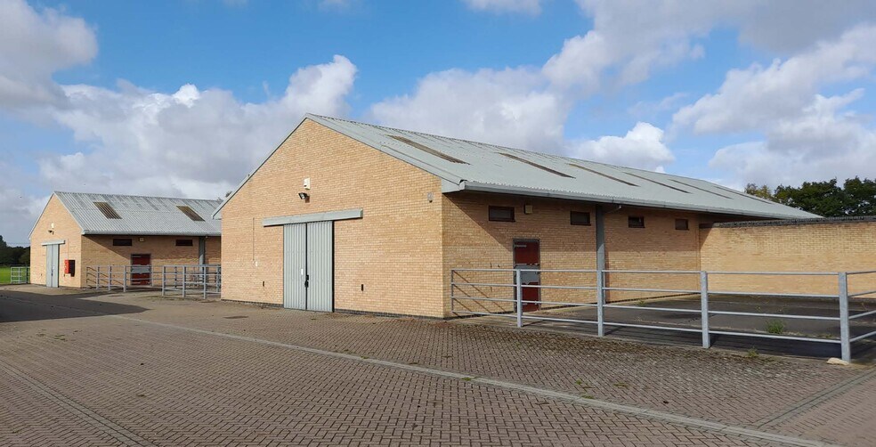 3 Shelford Rd, Duxford à louer - Photo du bâtiment - Image 2 de 3