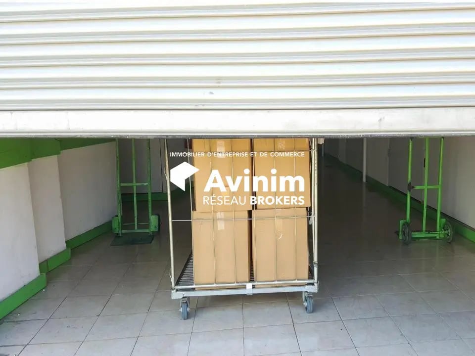 Industrial in Fontenay-sous-Bois for lease Lobby- Image 1 of 2