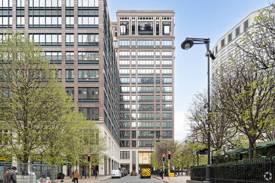 25 Cabot Sq, Londres à louer - Photo du bâtiment - Image 3 de 5
