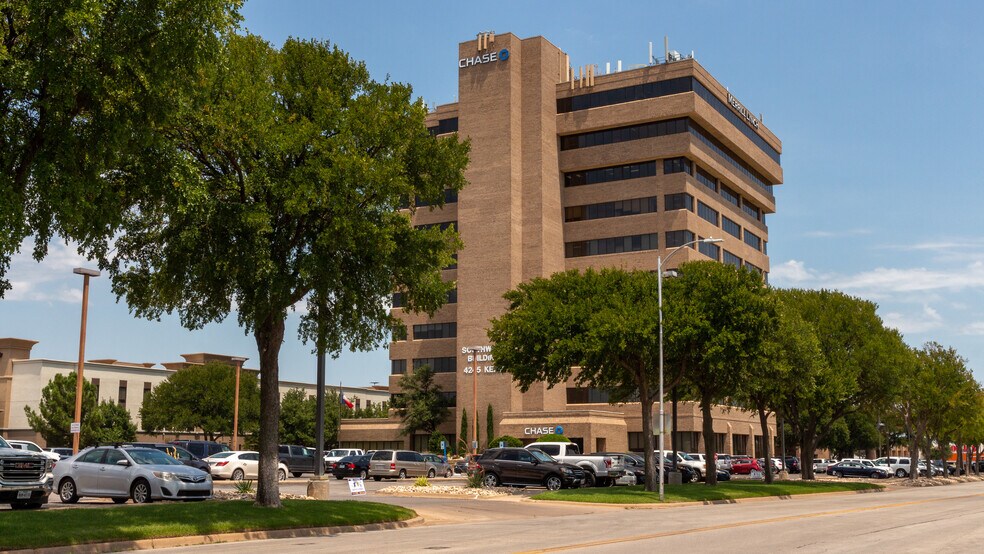 4245 Kemp Blvd, Wichita Falls, TX à louer - Photo du bâtiment - Image 2 de 13