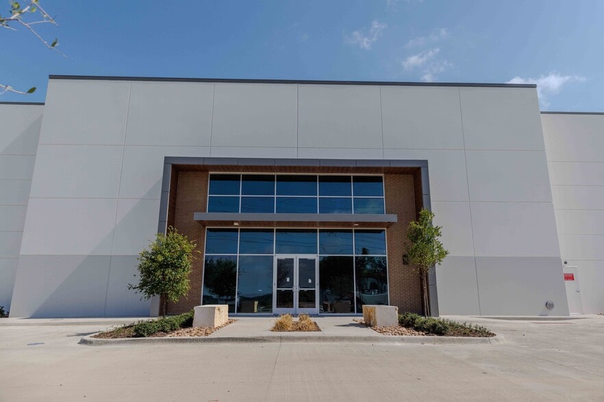 5551 Windhaven Pky, Lewisville, TX for lease - Building Photo - Image 2 of 10