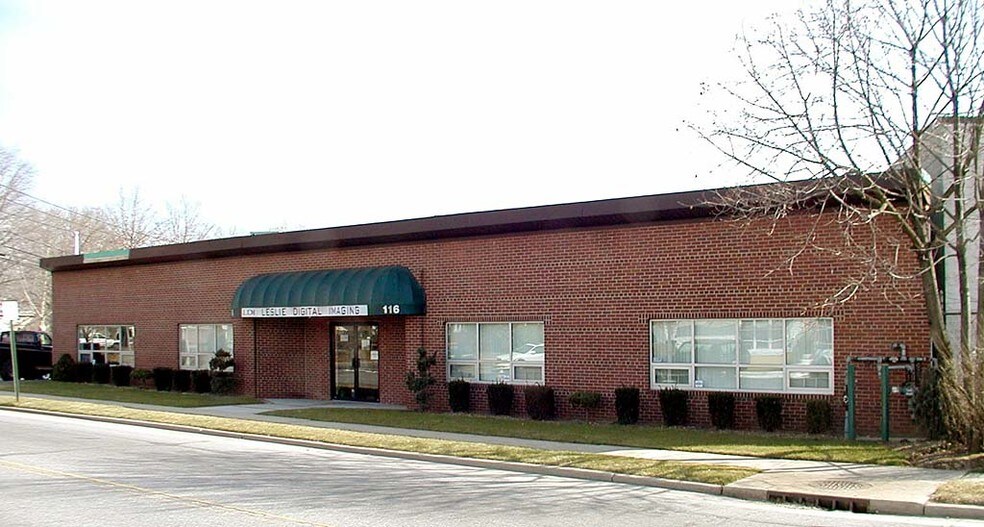 116 County Courthouse Rd, Garden City Park, NY à vendre - Photo du bâtiment - Image 2 de 5