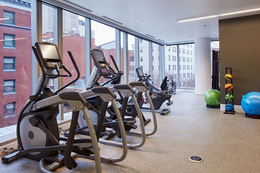 760 SW 9th Ave, Portland, OR for lease - Interior Photo - Image 2 of 16