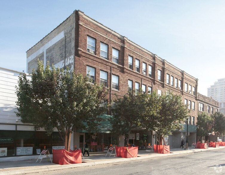 1005 Davis St, Evanston, IL for lease - Building Photo - Image 2 of 2
