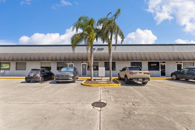 Plus de détails pour 2211 2nd Ave N, Lake Worth, FL - Industriel à louer