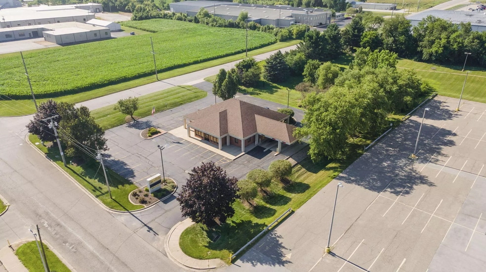 201 Koomler Dr, La Porte, IN à vendre - Photo principale - Image 1 de 21