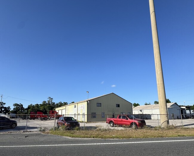 Plus de détails pour 14439 County Rd 44 Rd, Grand Island, FL - Industriel à louer