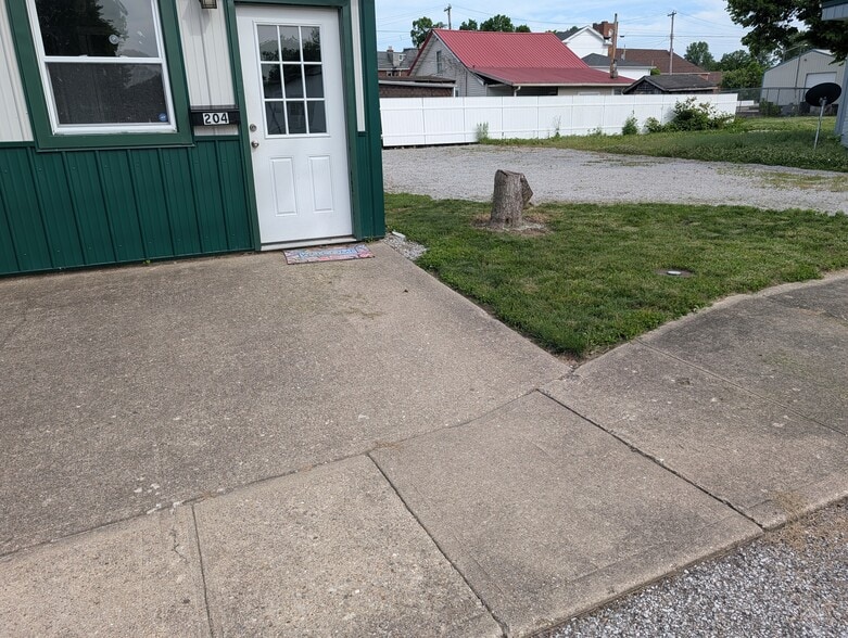 204 Park St, Falmouth, KY à louer - Photo du bâtiment - Image 3 de 4