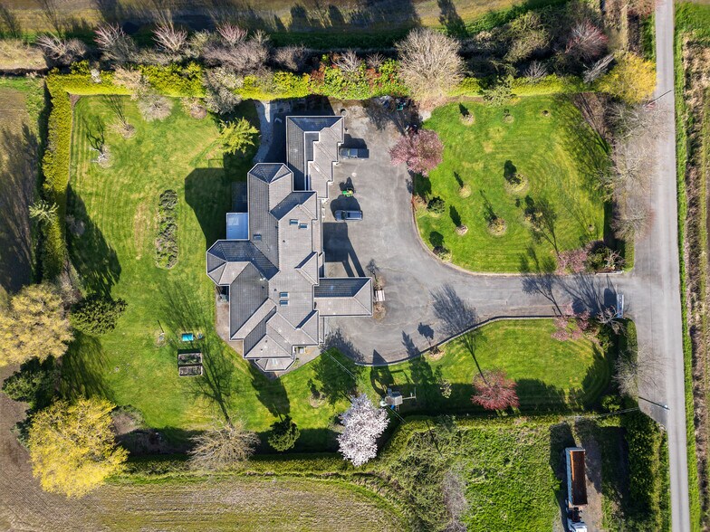 2150 56 St, Delta, BC à vendre - Photo du bâtiment - Image 2 de 15