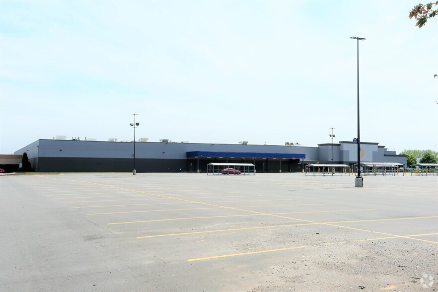 340 E Edgewood Blvd, Lansing, MI à louer - Photo du bâtiment - Image 3 de 12