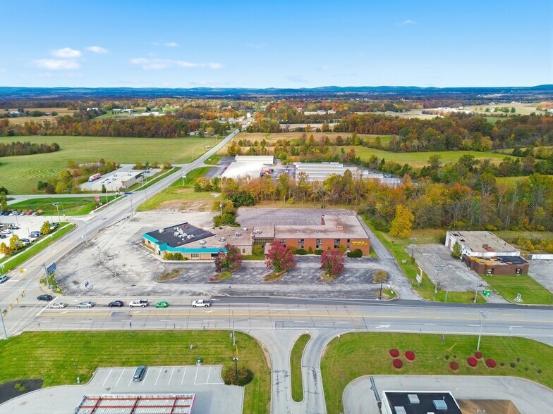 6110 & 6170 York Rd portefeuille de 2 propriétés à vendre sur LoopNet.ca - Aérien - Image 3 de 11