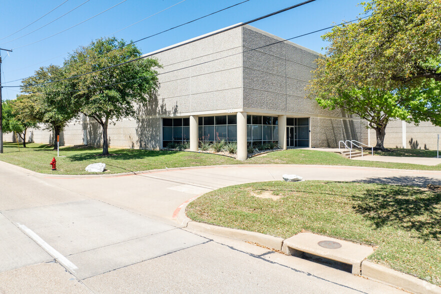 1351 Post & Paddock St, Grand Prairie, TX for lease - Primary Photo - Image 1 of 18