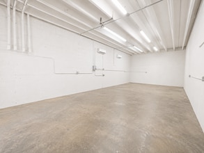 611 NE 42nd St, Deerfield Beach, FL for lease Interior Photo- Image 1 of 3