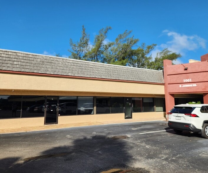 1001 W Jasmine Dr, West Palm Beach, FL for lease - Building Photo - Image 1 of 5