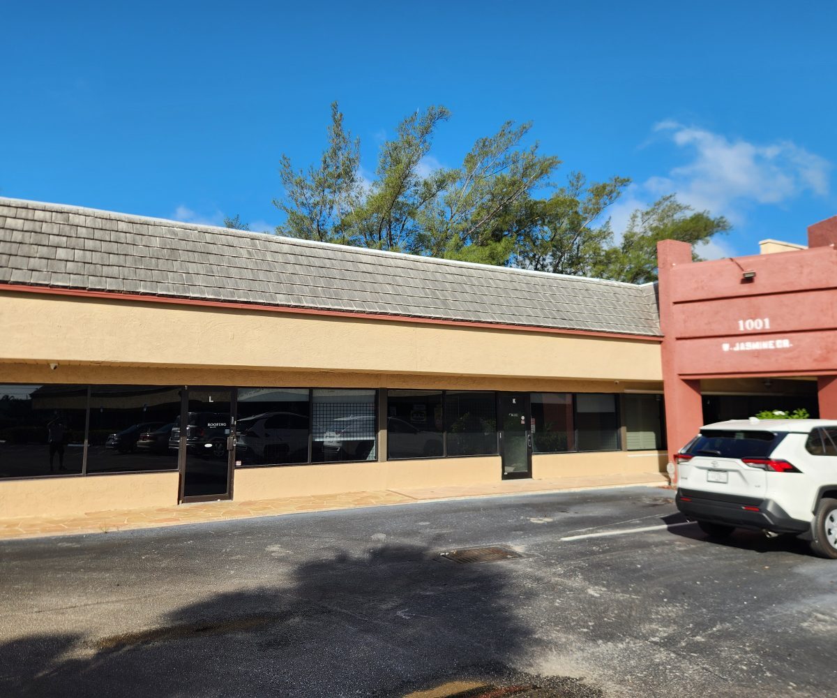 1001 W Jasmine Dr, West Palm Beach, FL for lease Building Photo- Image 1 of 6