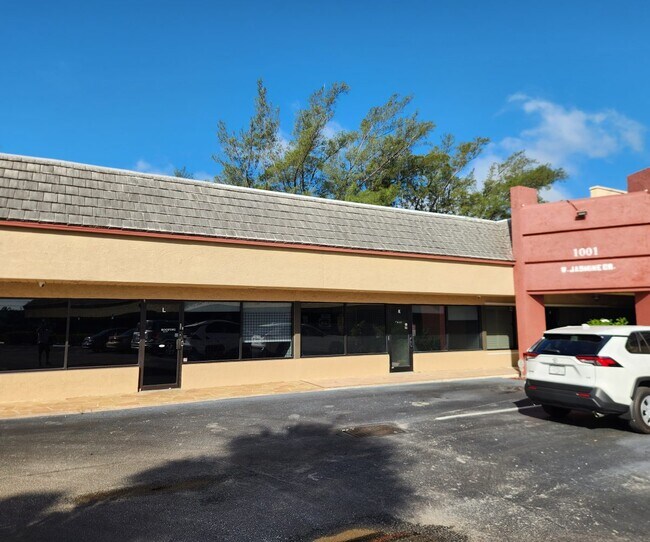 More details for 1001 W Jasmine Dr, West Palm Beach, FL - Office, Retail for Lease