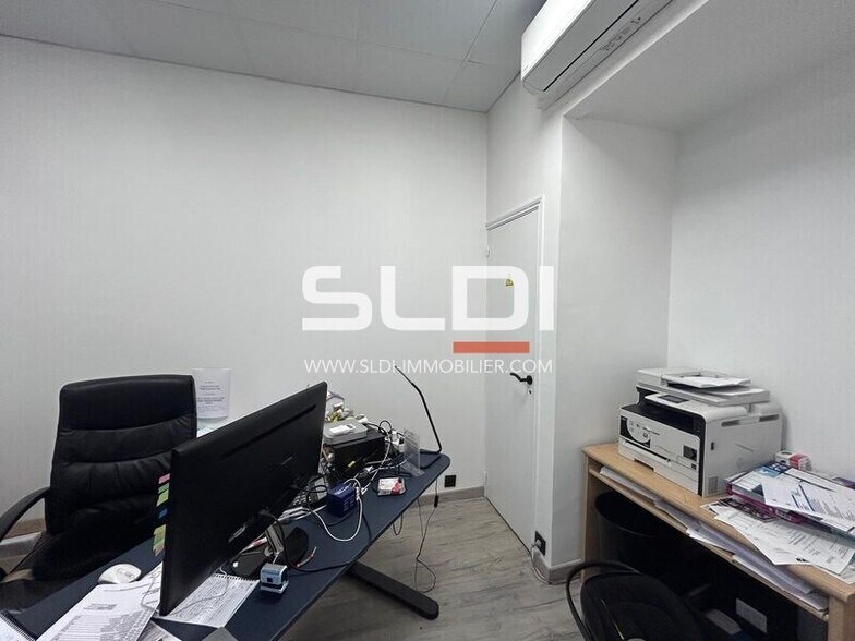 Retail in Villeurbanne for lease - Interior Photo - Image 3 of 7