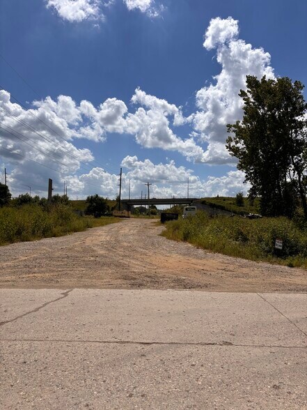 E Market St, Des Moines, IA à louer - Photo du bâtiment - Image 2 de 3