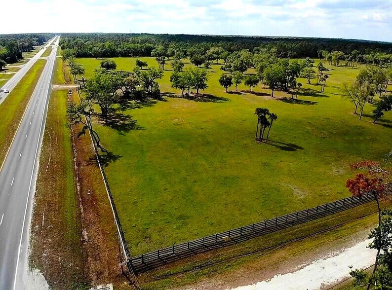 25345 E Colonial Dr, Christmas, FL à vendre - Photo du bâtiment - Image 2 de 14