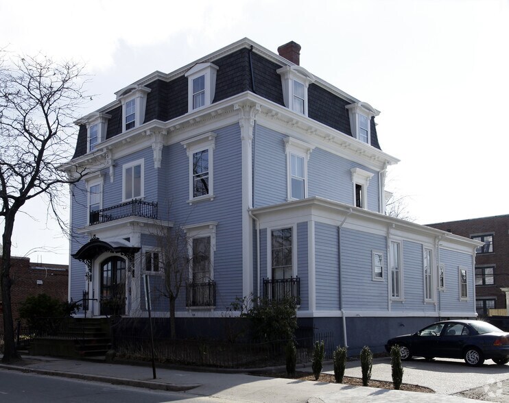 453 Angell St, Providence, RI à vendre - Photo du bâtiment - Image 2 de 29