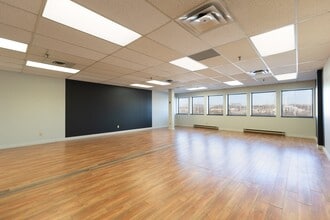 90 Rue Morgan, Baie-d'Urfé, QC for lease Interior Photo- Image 2 of 5