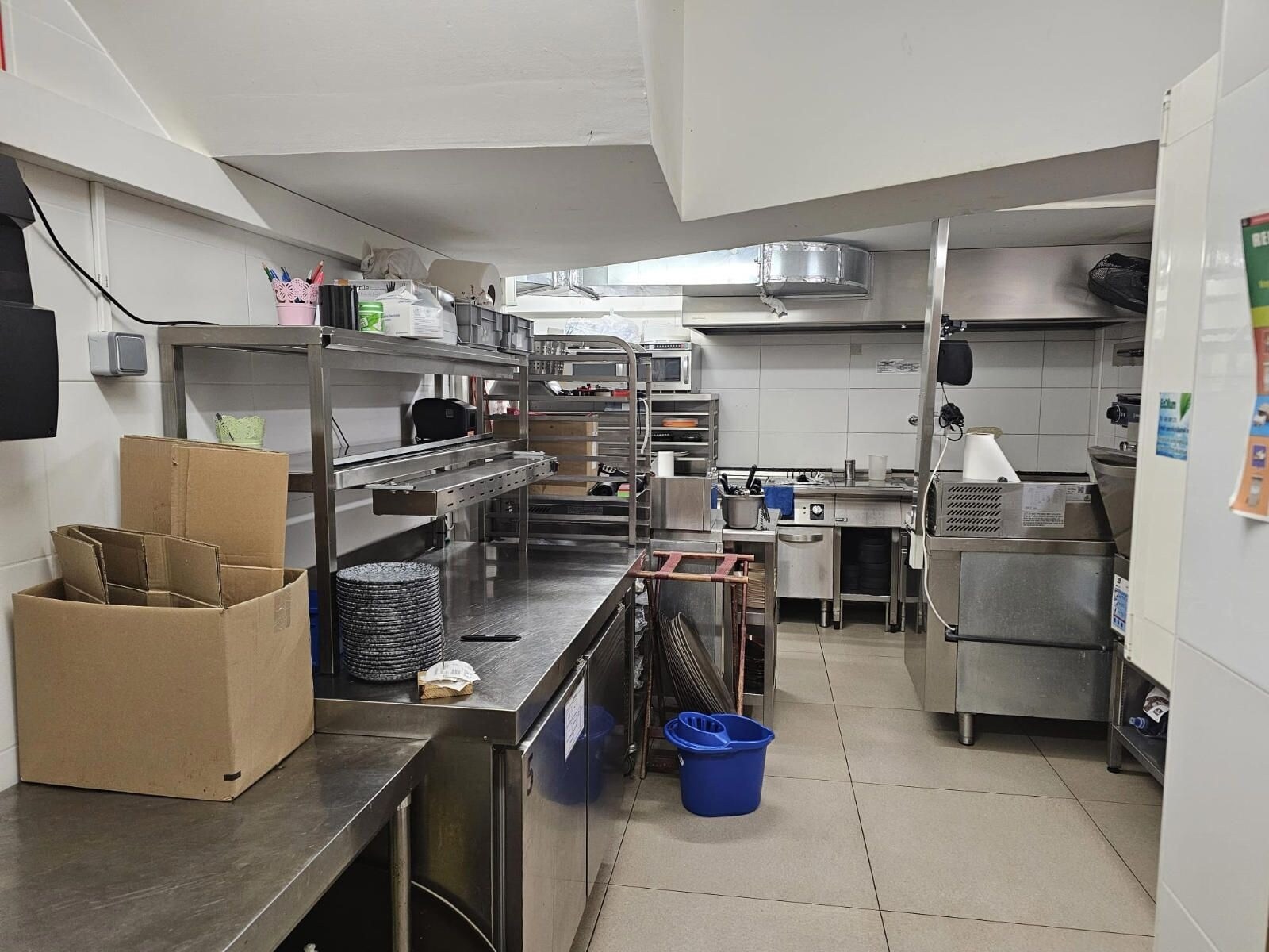 Retail in Terrassa, Barcelona for lease Primary Photo- Image 1 of 2