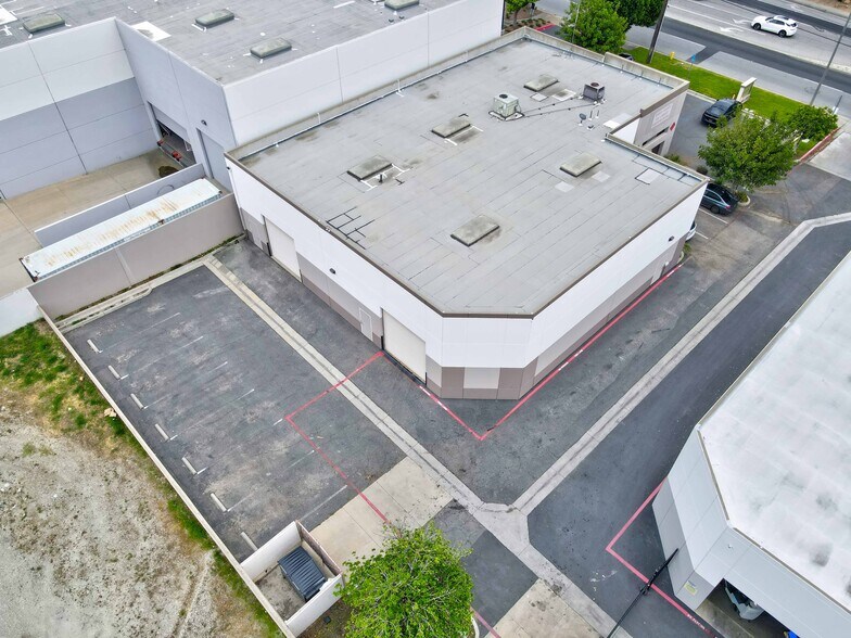 1301 Foothill Blvd, Azusa, CA à louer - Photo du bâtiment - Image 2 de 47