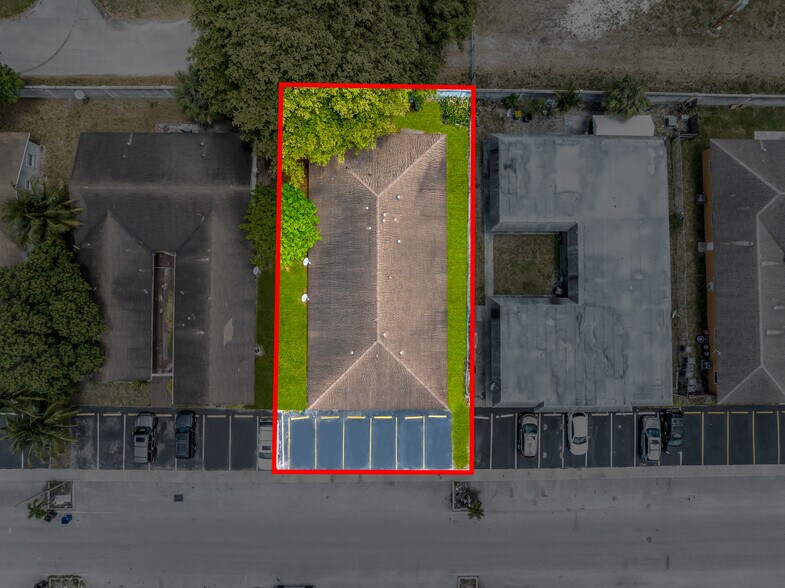 4020 NW 30th Ter, Lauderdale Lakes, FL for sale - Building Photo - Image 2 of 2