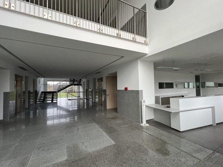2 Rue René Caudron, Voisins-le-Bretonneux for sale - Interior Photo - Image 3 of 13