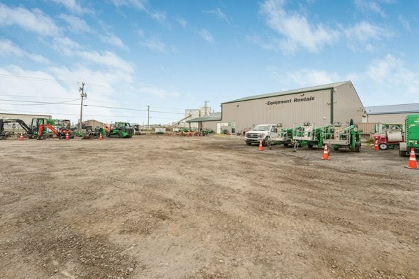 30 Industrial Dr, Sylvan Lake, AB for lease - Building Photo - Image 3 of 41
