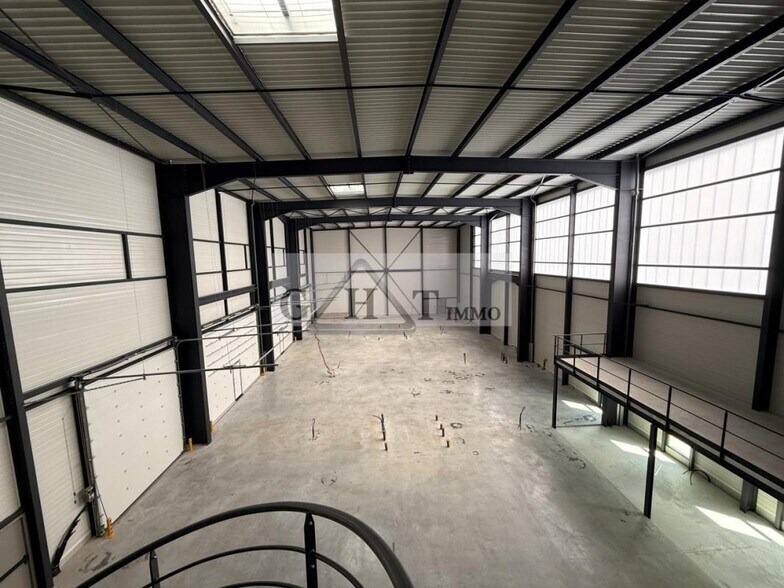 Industrial in Croissy-Beaubourg for lease - Building Photo - Image 2 of 5