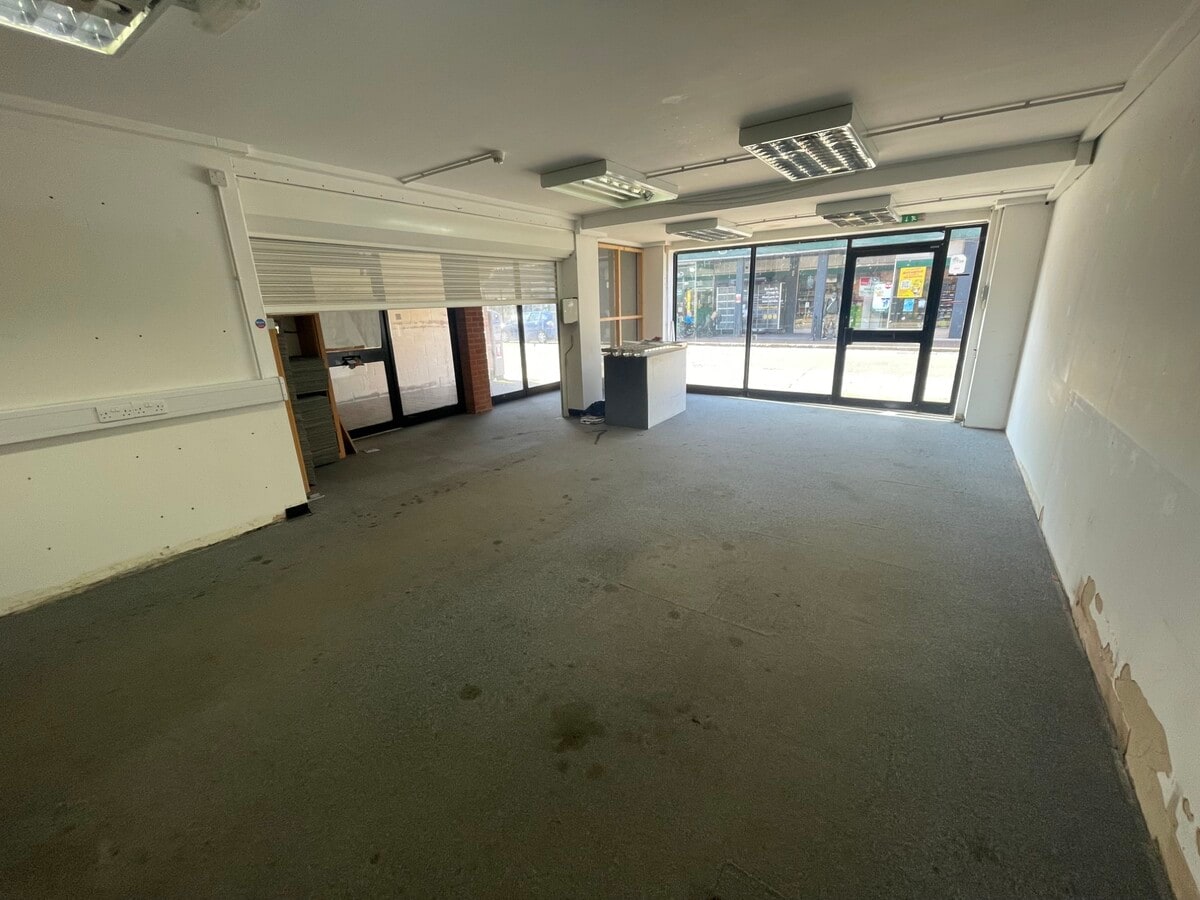 8 Camp Rd, Farnborough, HAM GU14 6EW - Unité 8 -  - Photo intérieure - Image 1 of 3