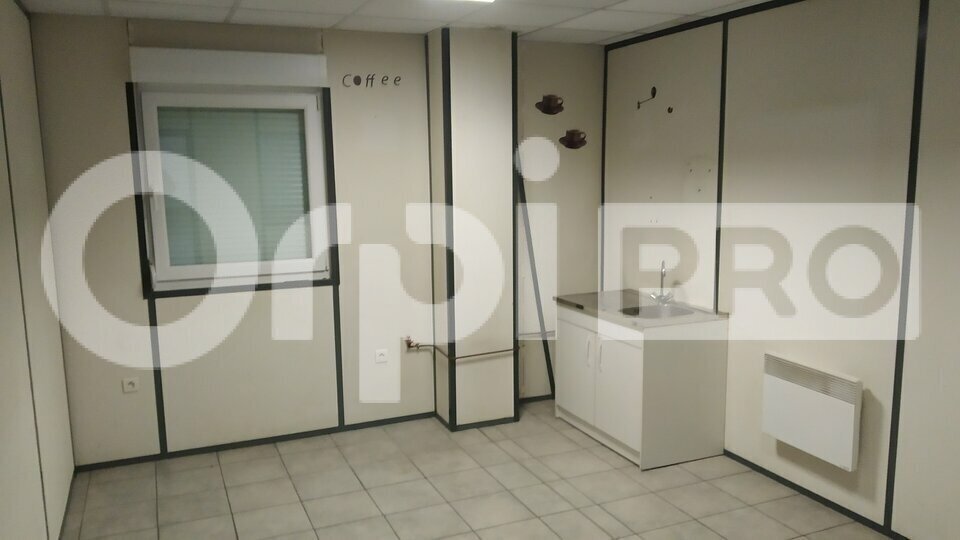Industrial in Reims for lease - Interior Photo - Image 2 of 6