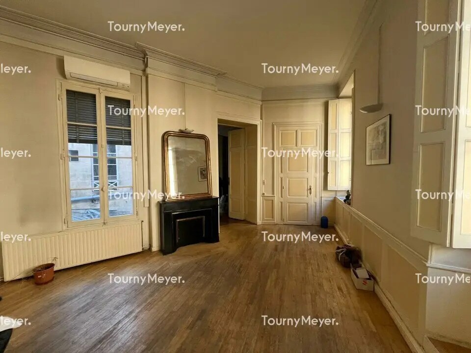 Office in Bordeaux for lease Interior Photo- Image 1 of 7