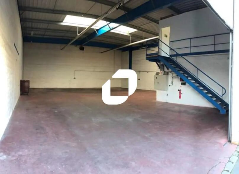 Office in Noisiel for lease - Interior Photo - Image 1 of 6