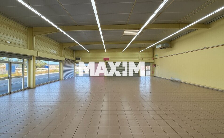 Retail in Chenôve for lease - Building Photo - Image 2 of 3